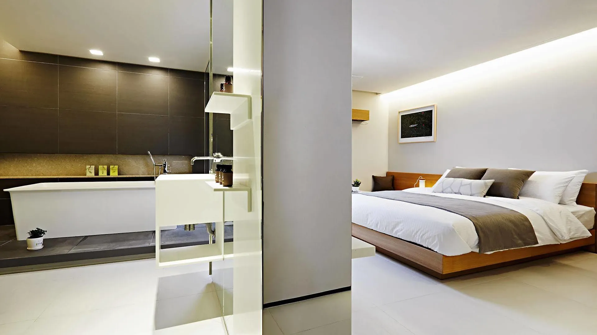 **  The Bathtel Hotel Incheon South Korea